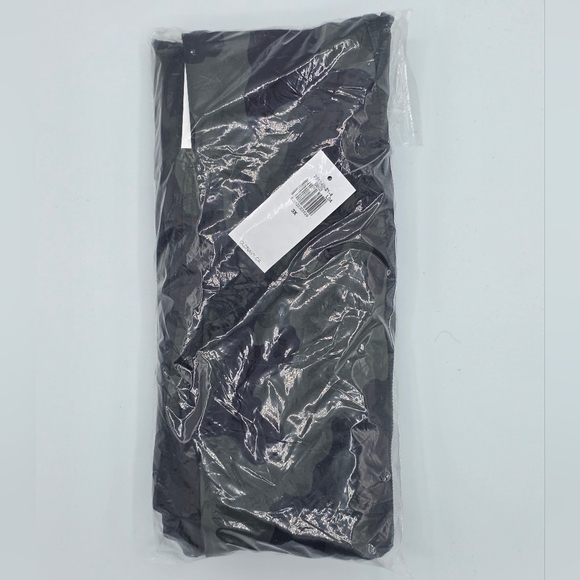 Old Navy Green Camo High-Waisted PowerSoft 7/8 Pocket Leggings Size 3X - Picture 3 of 5